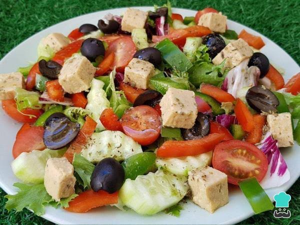 Salada grega com queijo feta